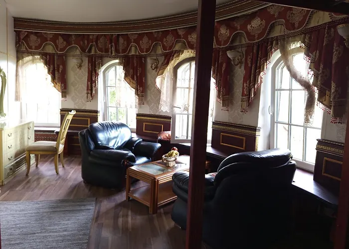 Balta Maja Dzīvošana ģimenē *